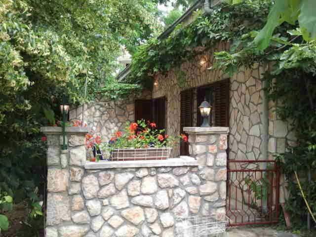Apartmani Elena Malinska Exterior photo